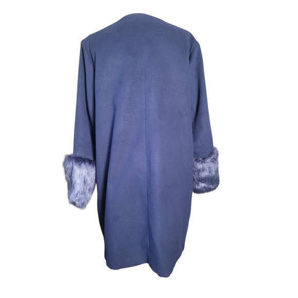 Elegant Blue Coat with Removable Faux Fur Cuffs Size 2X - Picture 3 of 10